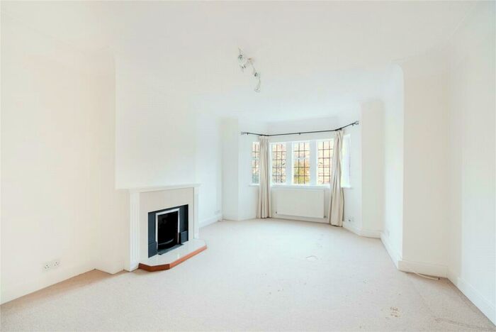 2 Bedroom Apartment To Rent In Tudor Close, London, NW3