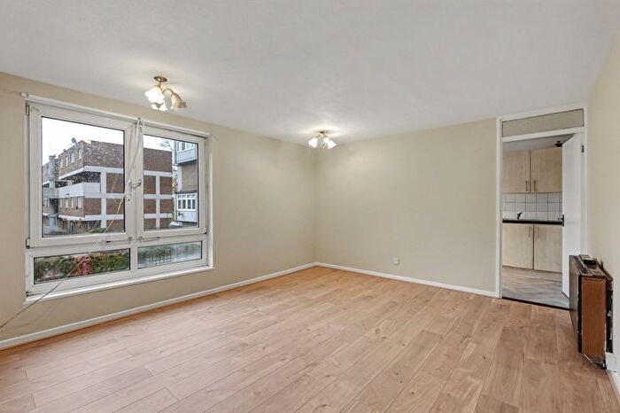 3 Bedroom Flat To Rent In Melville Court, Chatham, ME4