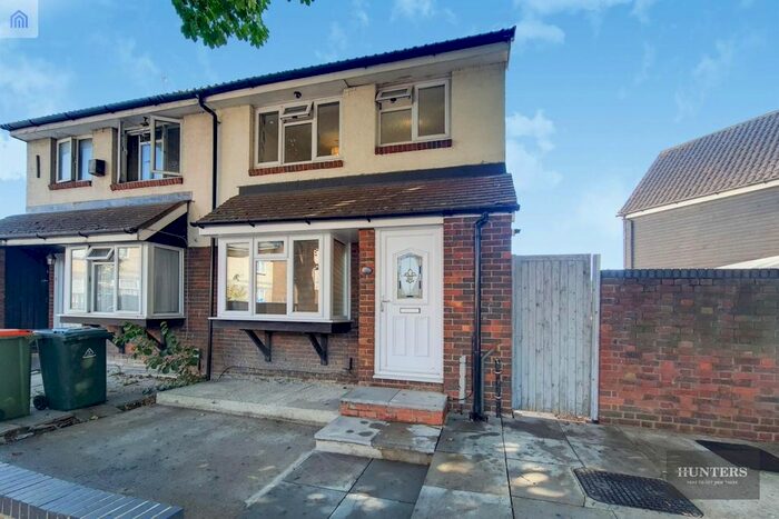 3 Bedroom Semi-Detached House To Rent In Fulmer Road, London, E16