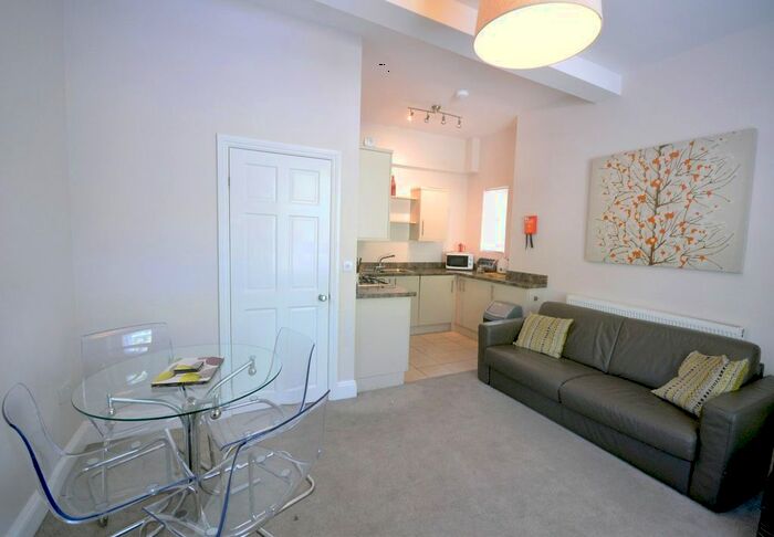 1 Bedroom Flat To Rent In Warren Road, Torquay, TQ2