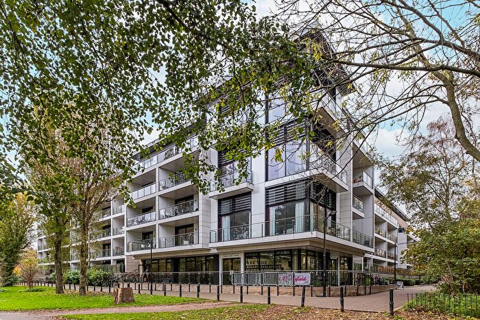 1 Bedroom Flat For Sale In Knaresborough Drive, London, SW18