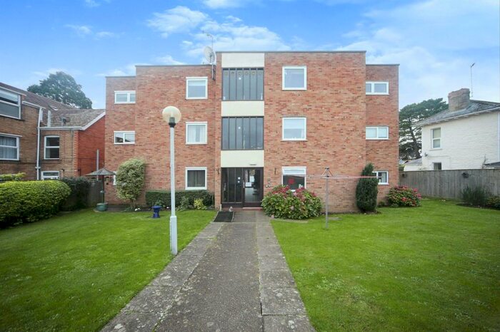 2 Bedroom Flat To Rent In Greenway Road, Taunton, TA2