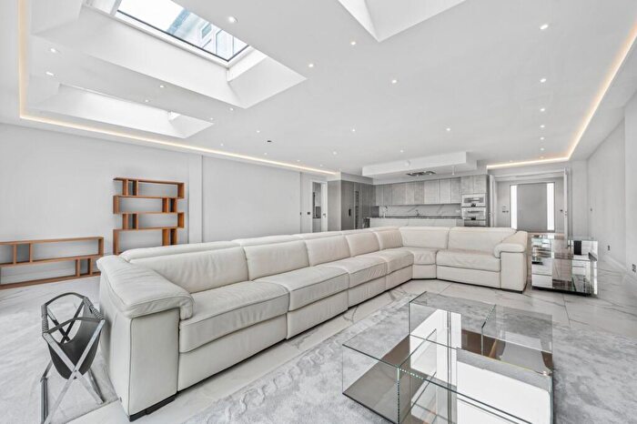 5 Bedroom Detached House For Sale In Rowdon Avenue, London, NW10