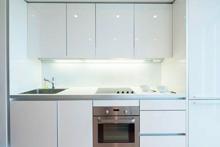 Studio To Rent In Walworth Road, Elephant And Castle, London, SE1