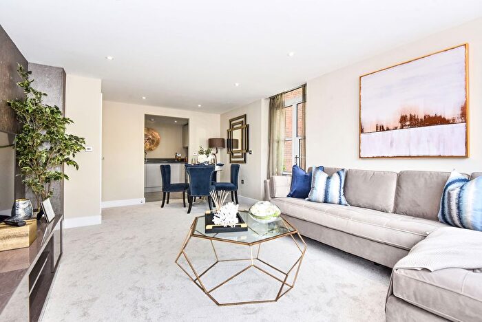 1 Bedroom Flat For Sale In Queens Road, Farnborough, GU14