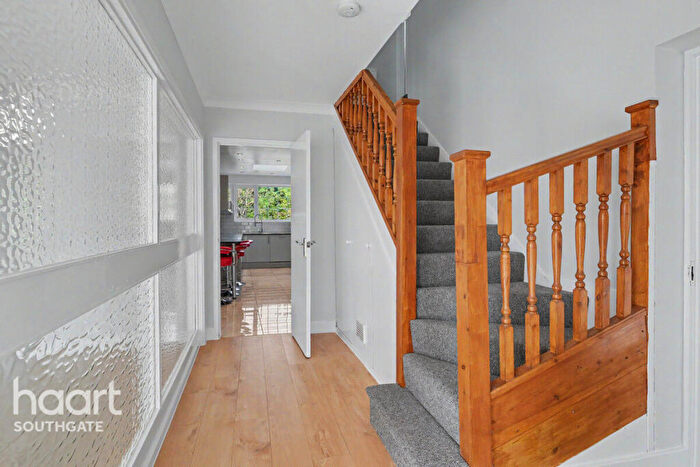 4 Bedroom Detached House For Sale In Hampden Way, London, N14