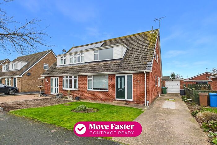 3 Bedroom Semi Detached House For Sale In St Catherines Drive, Leconfield, HU17