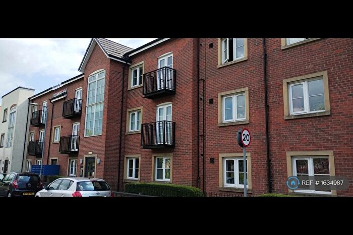 2 Bedroom Flat To Rent In Plainsfield Street, Hulme, Manchester, M16