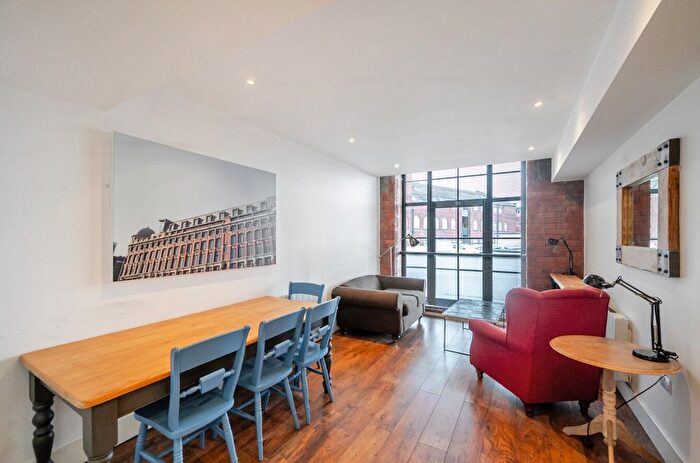 2 Bedroom Flat To Rent In Crispin Lofts, New York Road, Leeds, West Yorkshire, LS2
