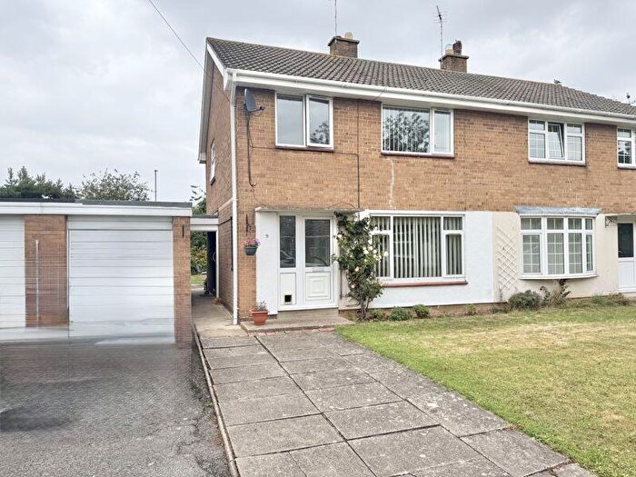 3 Bedroom Semi-Detached House For Sale In Harewood Crescent, Louth, LN11