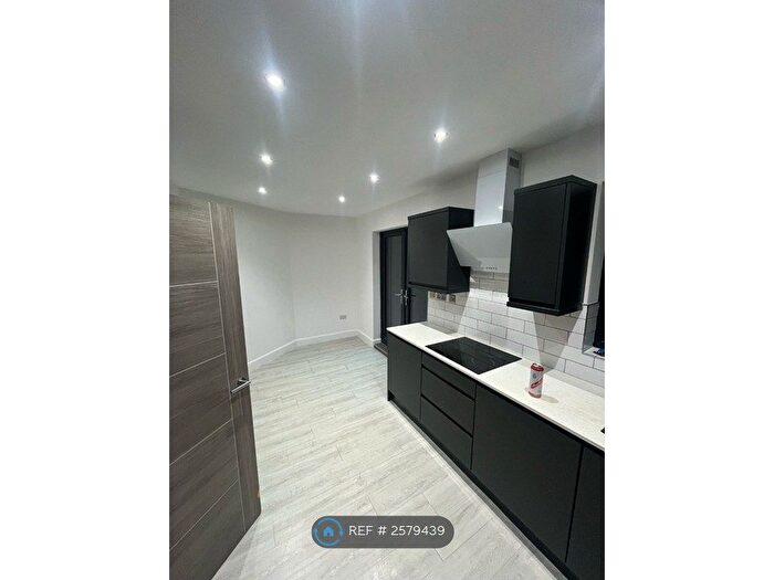 3 Bedroom Semi-Detached House To Rent In Evelyn Grove, Derby, DE21