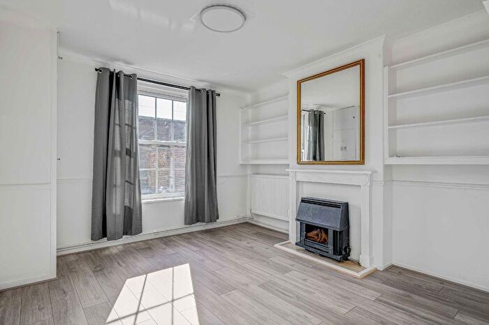 2 Bedroom Flat To Rent In Union Grove, London, SW8