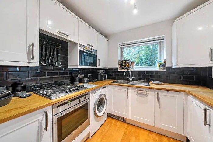 2 Bedroom Flat To Rent In The Grove, Isleworth, TW7