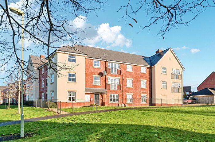 2 Bedroom Flat For Sale In Hawthorn Avenue, East Anton, Andover, SP11