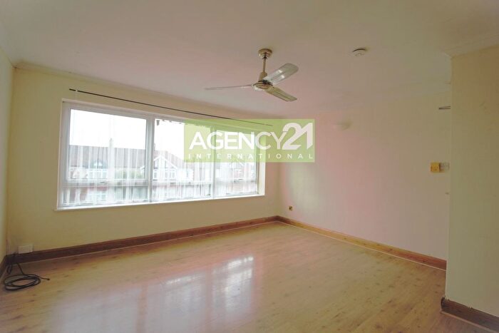 2 Bedroom Flat To Rent In High Road, Chadwell Heath, RM6