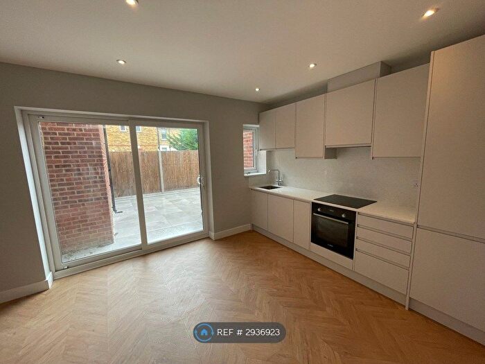 2 Bedroom Flat To Rent In Footscray Road, London, SE9