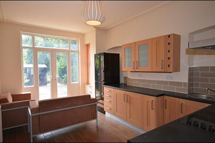 5 Bedroom Terraced House To Rent In Hmo Licensed Property On Ashburnham Road, Luton, Bedfordshire, LU1