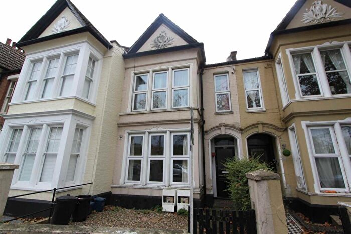 2 Bedroom Flat To Rent In Cambridge Road, Southend On Sea, SS1