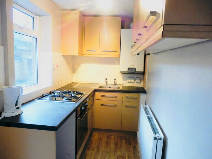 3 Bedroom Property To Rent In Huddersfield Road, Elland, HX5