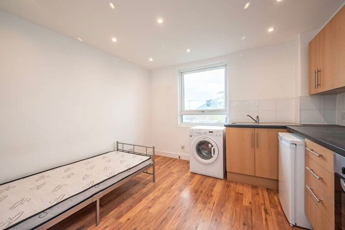Studio To Rent In Melyn Close, Tufnell Park, London, N7