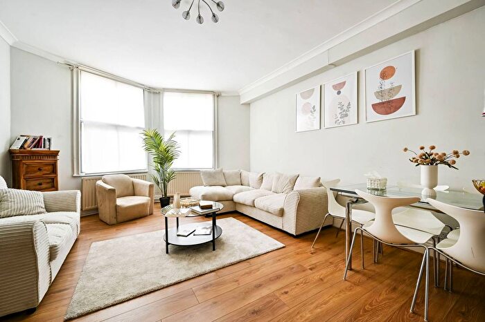 2 Bedroom Flat To Rent In Barkston Gardens, South Kensington, London, SW5