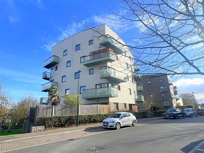 1 Bedroom Flat For Sale In Otter Drive, Carshalton, SM5