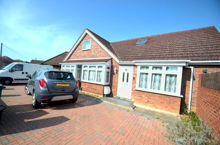 4 Bedroom Detached Bungalow To Rent In Station Crescent, Ashford, TW15
