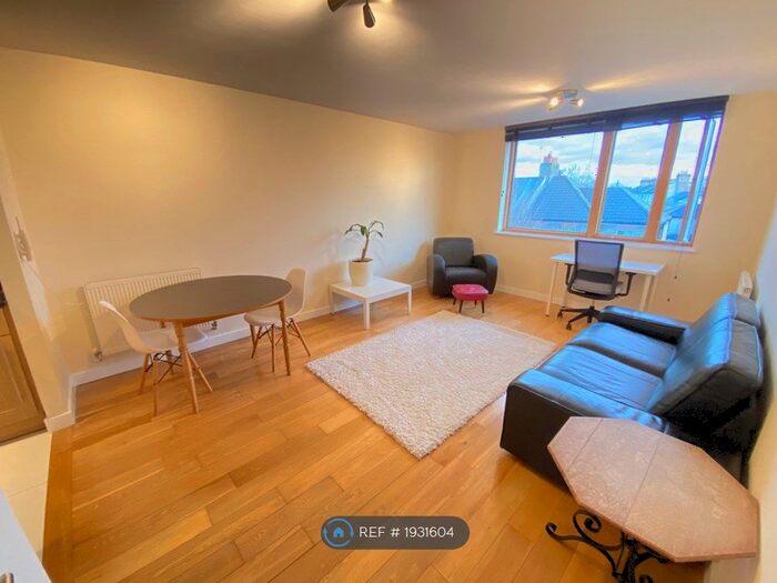 1 Bedroom Flat To Rent In Church Gate Court, London, W4