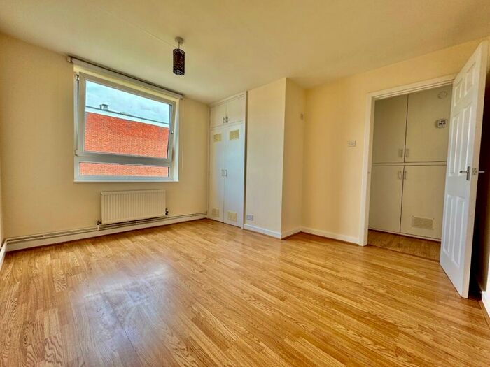 2 Bedroom Apartment To Rent In Rodwell Court, Hersham Road, Walton-On-Thames, KT12