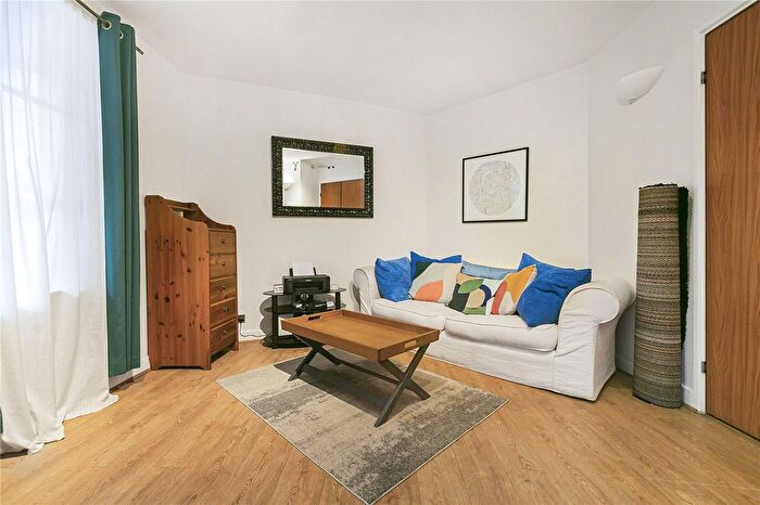 1 Bedroom Flat To Rent In Queen Elizabeth Street, London, SE1