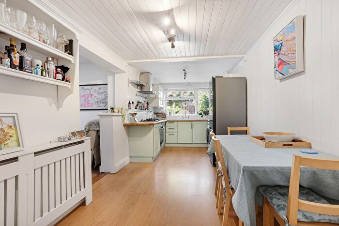 2 Bedroom Flat For Sale In Eastbourne Road, Brentford, TW8