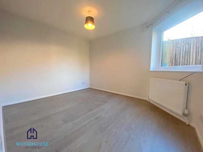1 Bedroom Flat To Rent In Hornbeams Rise, London, N11