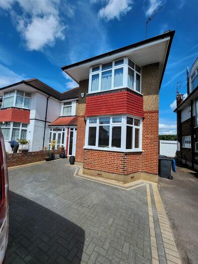 3 Bedroom Property To Rent In Westpole Avenue, Cockfosters, Barnet, EN4