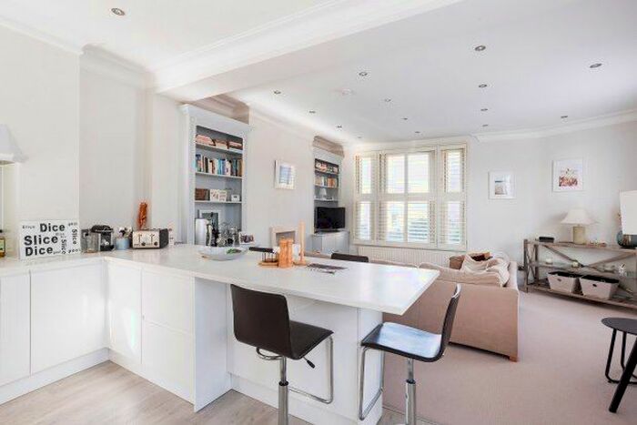 3 Bedroom Flat To Rent In Waterford Road, London, SW6