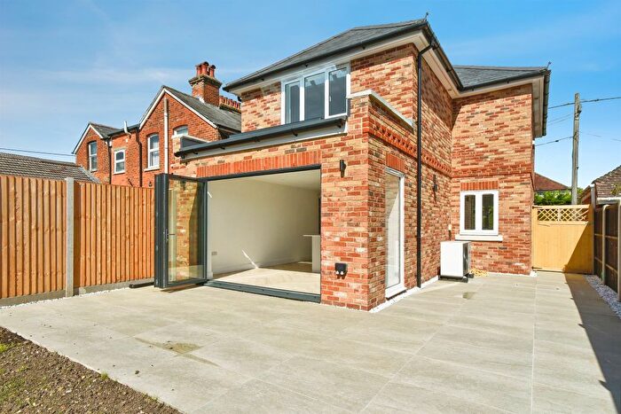 3 Bedroom Detached House For Sale In Bulford Road, Durrington, Salisbury, SP4