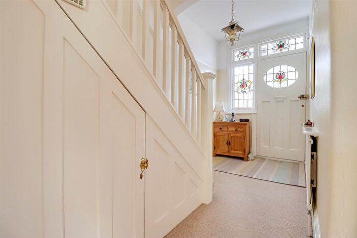 3 Bedroom Semi-Detached House For Sale In Western Road, Leigh-On-Sea, SS9