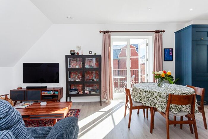 2 Bedroom Apartment To Rent In Sassoon Drive Barnet, EN4