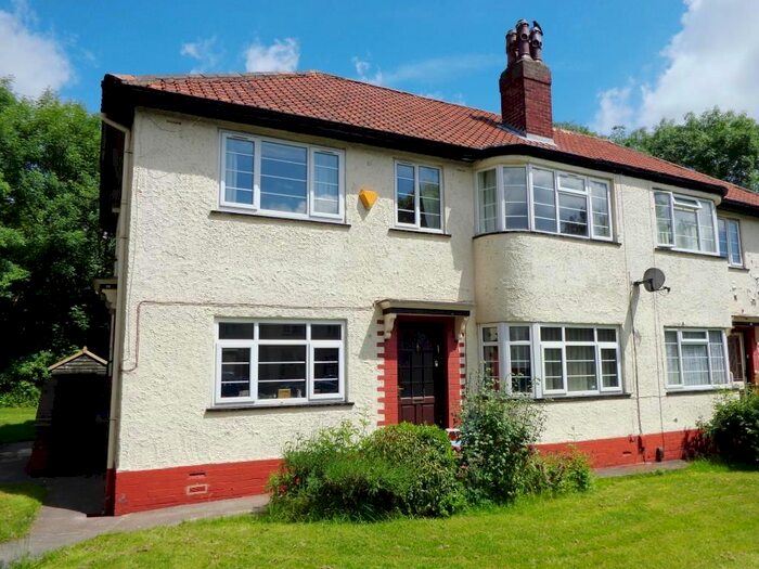 2 Bedroom Flat To Rent In Sandringham Crescent, Moortown, Leeds, West Yorkshire, LS17