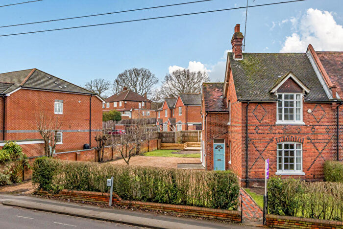 3 Bedroom Semi Detached House For Sale In Tilehurst Road, Reading, Berkshire, RG30