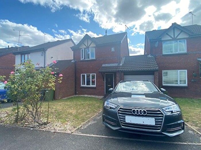 3 Bedroom Link Detached House To Rent In Dorrington Green, Birmingham, B42