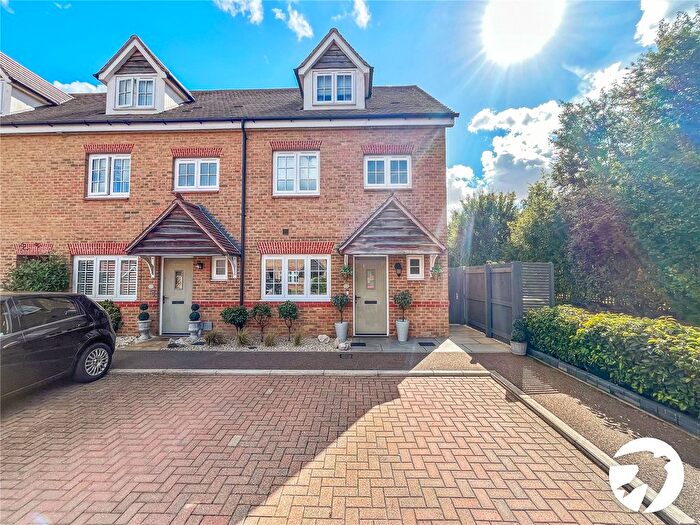 4 Bedroom End Of Terrace House For Sale In Wove Road, Sittingbourne, Kent, ME10