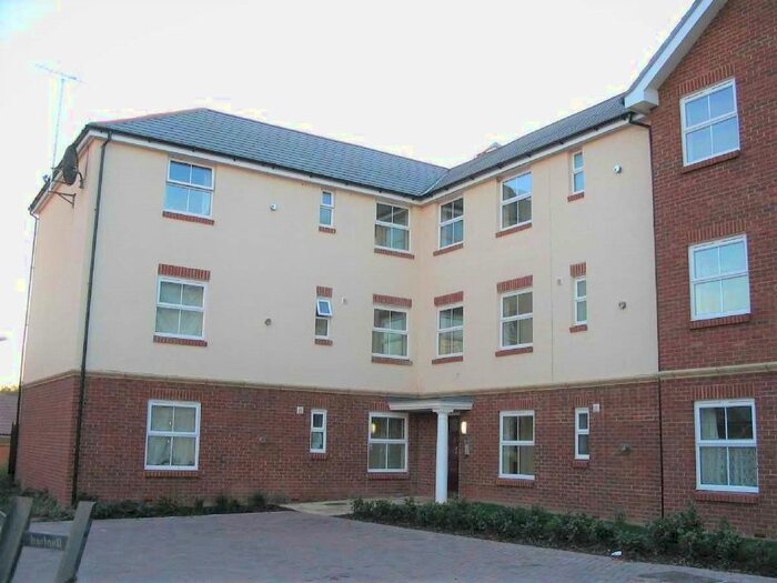 2 Bedroom Flat To Rent In Angus Drive, Kennington, Ashford, Kent, TN24