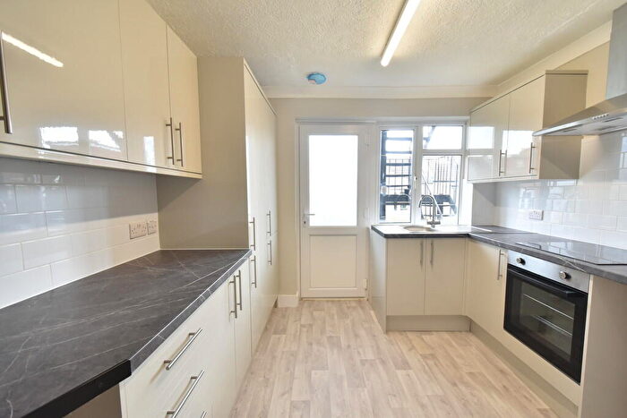 2 Bedroom Apartment To Rent In Sheridan Mansions, Hove, BN3