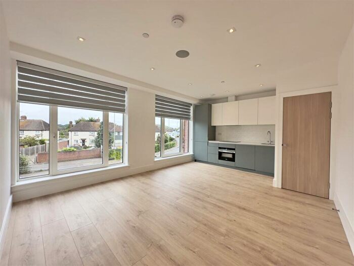 1 Bedroom Apartment To Rent In Pycroft Road, Chertsey, KT16