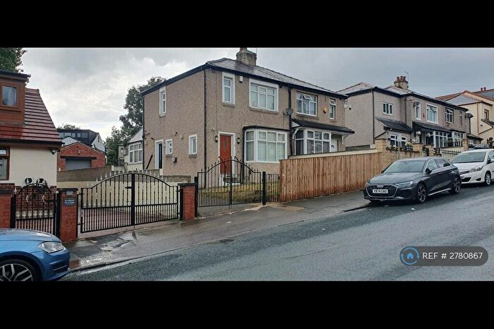 3 Bedroom Semi-Detached House To Rent In St. Leonards Road, Bradford, BD8