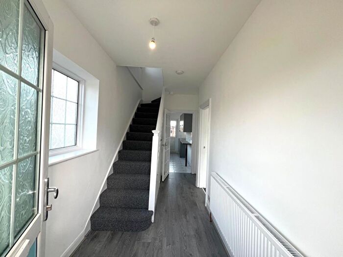 3 Bedroom Semi-detached House To Rent In Kingsley Avenue, Southall, UB1