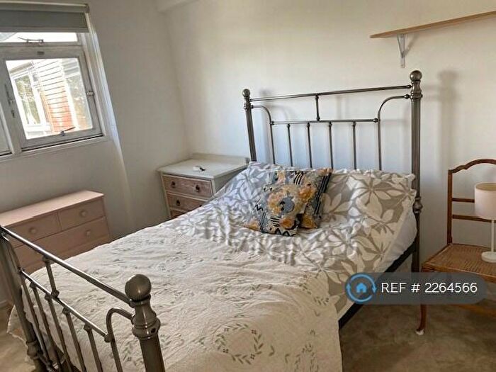 3 Bedroom Maisonette To Rent In Watford Close, London, SW11