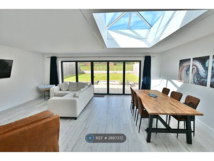 4 Bedroom Bungalow To Rent In The Vineries, Wimborne, BH21