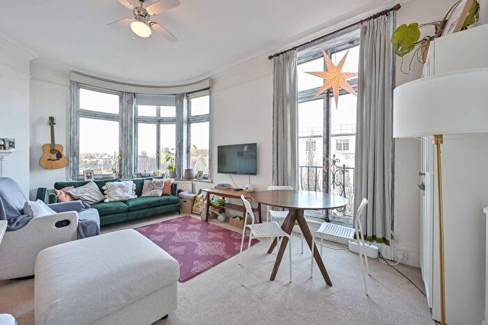 2 Bedroom Flat For Sale In Lower Richmond Road, West Putney, London, SW15