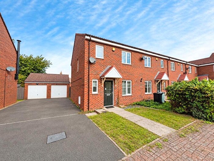 3 Bedroom End Of Terrace House For Sale In Dexter Avenue, Grantham, NG31